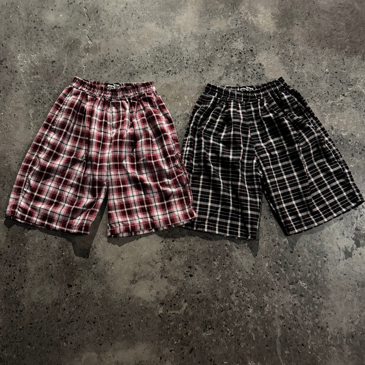 BLACK PLAID ESE SHORTS